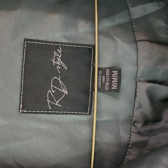 Women's R D Style Black Leather Look Tapered Jacket Size M  NWOT - Picture 2 of 8